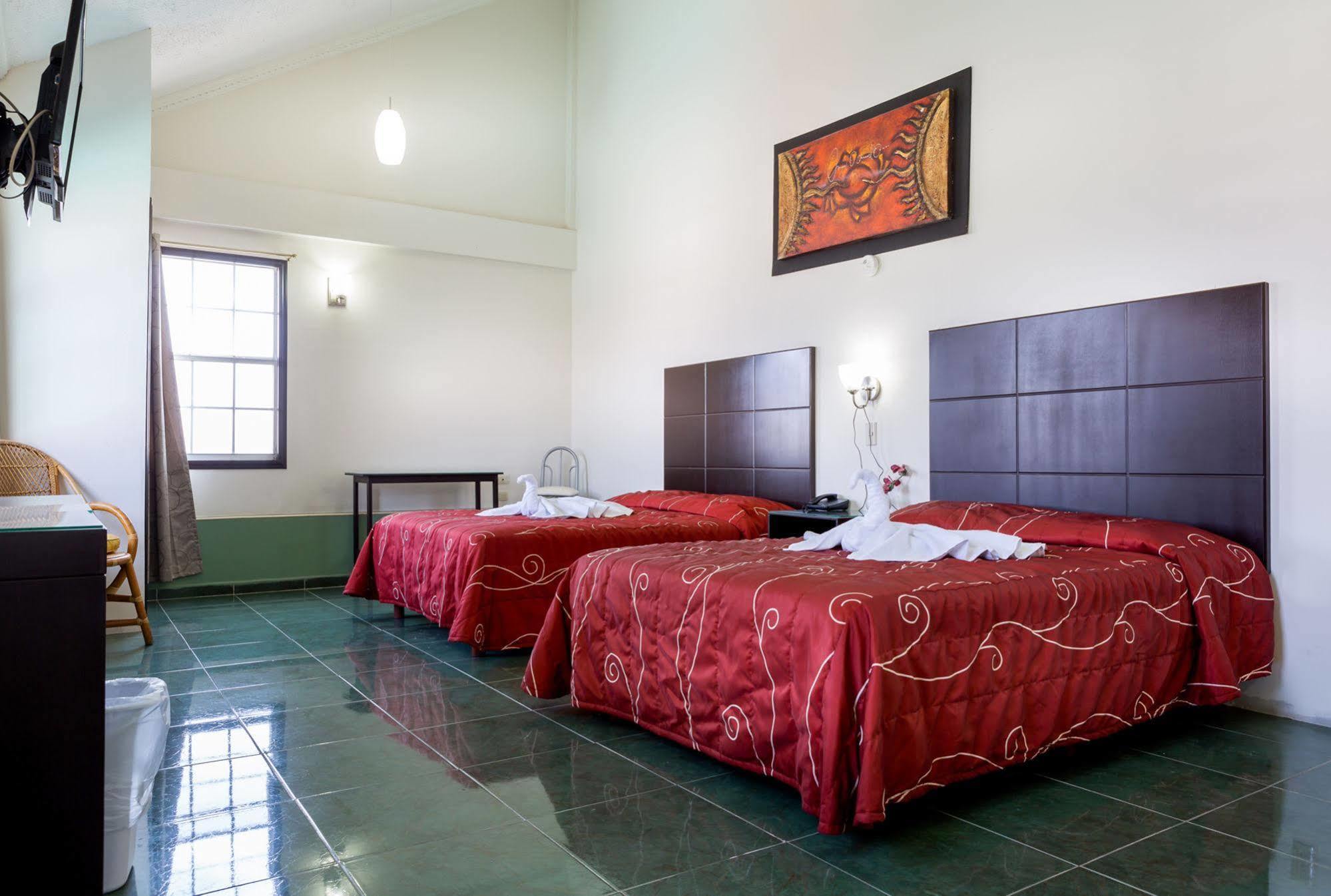 Hotel Raldos Inn Саламанка Екстериор снимка